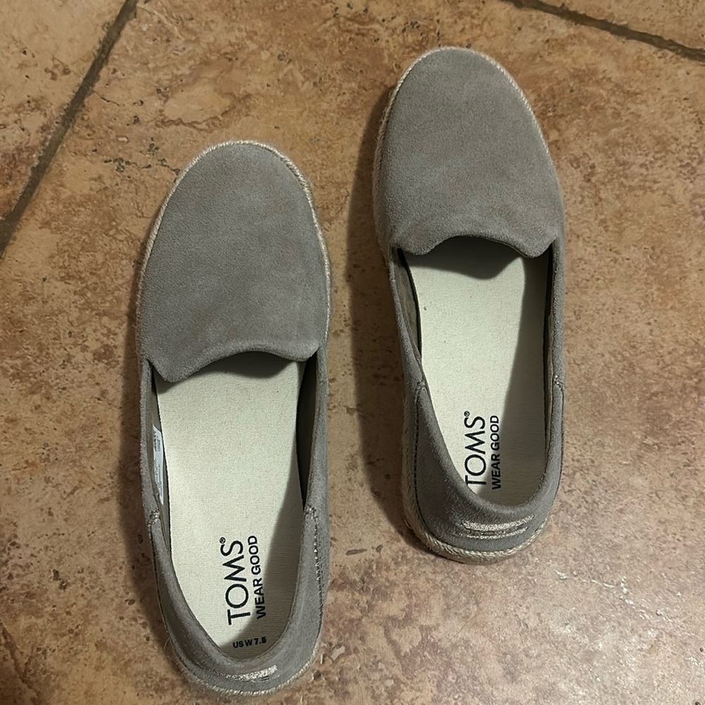 TOMS Wear Good Suede Slip on’s, Sz 7.5 US